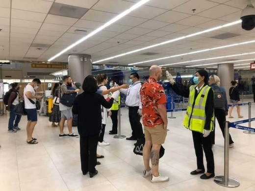 Un manual destinat aviației globale pregătit de o agenție ONU sugerează recomandarea testării pasagerilor pentru Covid-19 cu teste sigure