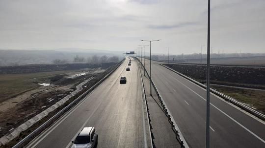 FOTO Lotul 1 al Autostrăzii Sebeș-Turda, care are aproape 15 kilometri și care trebuie finalizat în 2016, deschis traficului