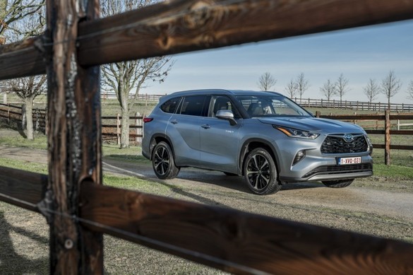 FOTO & VIDEO Toyota intră în Europa pe segmentul SUV-urilor cu 7 locuri cu noul model Highlander