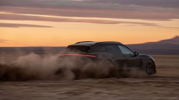FOTO & VIDEO Porsche Taycan Cross Turismo face ultimele teste înainte de lansare