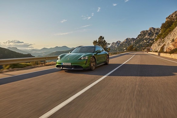 FOTO Porsche a prezentat în premieră mondială Taycan Cross Turismo, al doilea model electric al mărcii. Prețurile pentru România