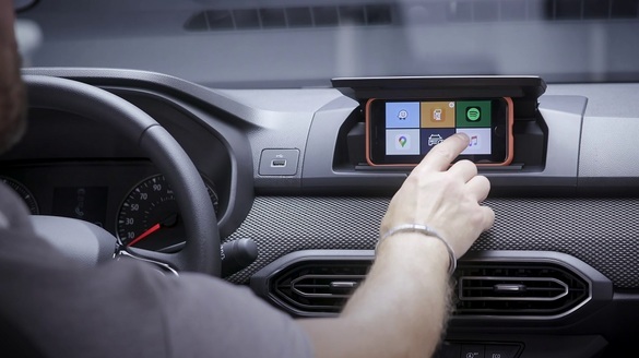 VIDEO & FOTO Inovația Dacia care i-a făcut pe jurnaliștii germani să exclame: „Schönes Ding, Dacia!”