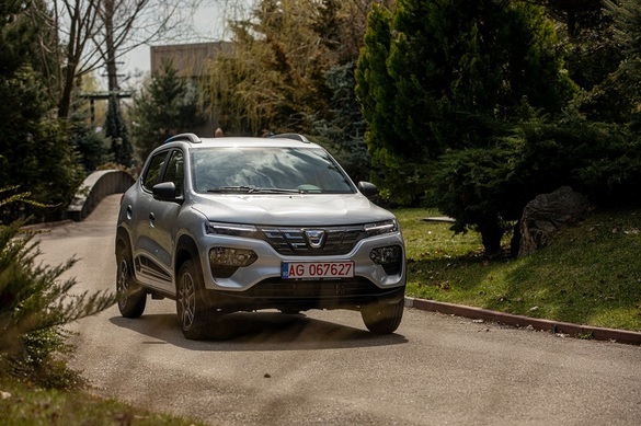 VIDEO&FOTO TEST DRIVE - PREMIERĂ Profit.ro pentru România: Am condus Dacia Spring pe cea mai frecventată navetă din țară: București - Ploiești