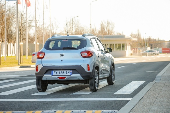 VIDEO&FOTO TEST DRIVE - PREMIERĂ Profit.ro pentru România: Am condus Dacia Spring pe cea mai frecventată navetă din țară: București - Ploiești