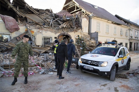 VIDEO & FOTO Dacia Duster, folosită de salvamontiștii sloveni, croați și sârbi 