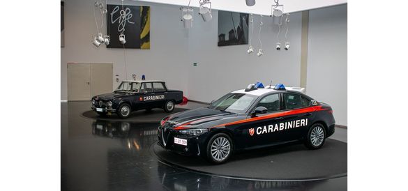 FOTO Poliția italiană, mai norocoasă decât cea din România, va primi aproape 2.000 de Alfa Romeo de 200 cai putere, blindate