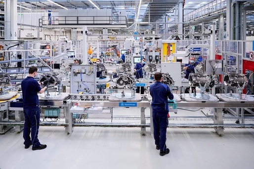 BMW dă startul producției noii generații de automobile electrice, iX și i4