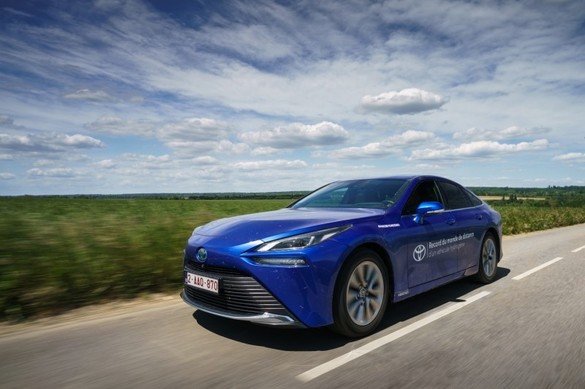 VIDEO & FOTO Toyota Mirai a parcurs peste 1.000 de km cu hidrogen, doborând recordul mondial