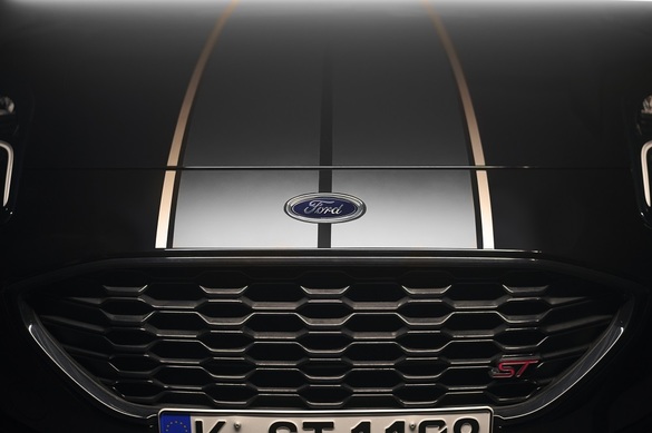 FOTO Fanii Ford din toată Europa au votat configurația de design și numele ediței limitate Puma ST Gold Edition, produsă la Craiova