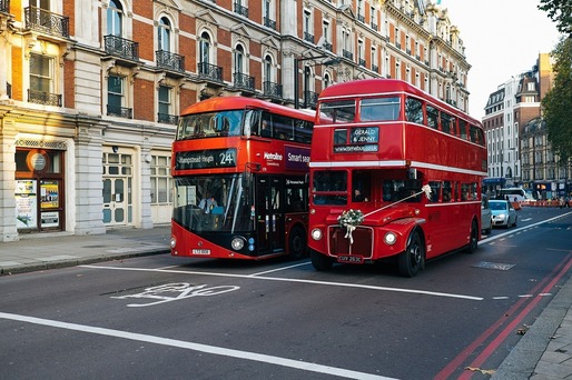FOTO Campanie publicitară controversată pe autobuzele din Londra