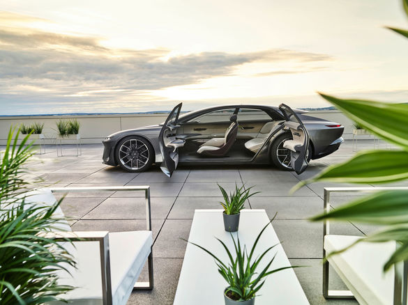 FOTO & VIDEO Audi lansează al doilea concept-car, grandsphere: „Un jet privat pentru șosea”