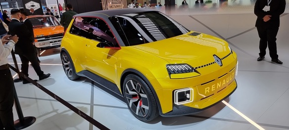 VIDEO & FOTO Renault 5 Electric, modelul care va readuce emoția în gama francezilor. Omagiu pentru Belmondo