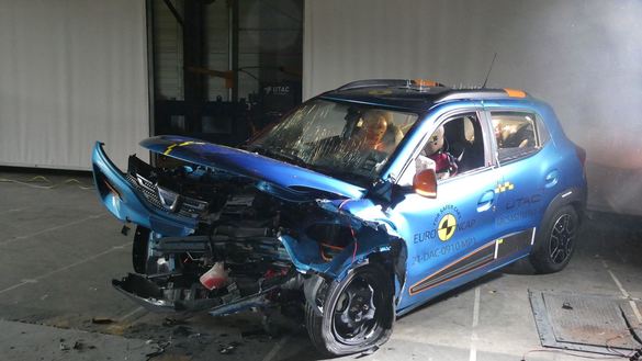 ULTIMA ORĂ VIDEO Dacia Spring - scor slab la testele EuroNCAP, dar depășește Renault Zoe, care a luat zero stele