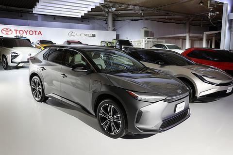 FOTO & VIDEO Toyota va invada piața auto cu 30 de automobile complet electrice. Primele 16, prezentate simultan la Tokyo