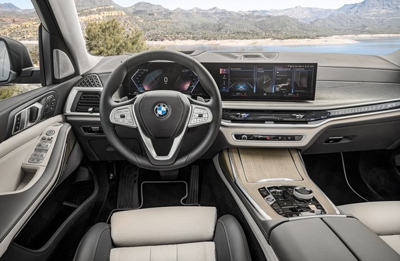 FOTO BMW a prezentat noul X7, o revizuire avansată a SUV-ului vârf de gamă