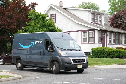 Amazon dotează mașinile de livrări din Marea Britanie cu camere video