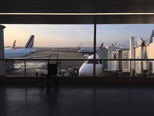 VIDEO Prima TV: Sute de zboruri low cost anulate. Pasagerii nu primesc nici banii înapoi, așa cum legea impune