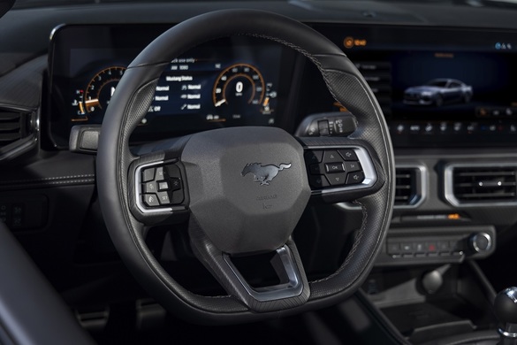 FOTO Ford prezintă la Detroit noua generație Mustang, construită tradițional, în jurul unui motor cu benzină