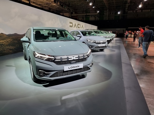 ULTIMA ORĂ VIDEO & FOTO Dacia a lansat, la Paris, noul concept Dacia Manifesto, anunțat de Profit.ro în primăvară