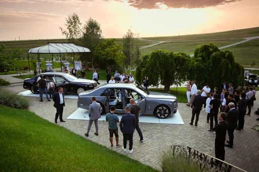 FOTO Rolls Royce lansează modelele Phantom și Ghost Black pe piața din România