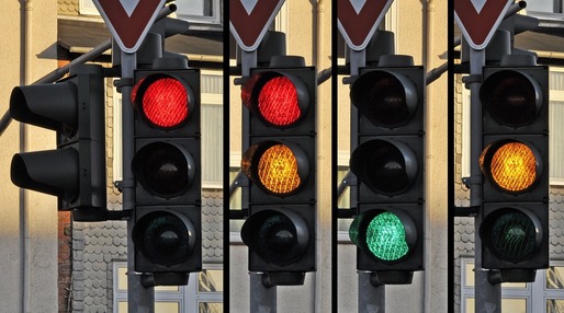 Cinci mari ieșiri din București, intrate în programul de refacere a semaforizării inteligente