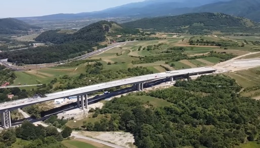 VIDEO Cum arată acum singura autostradă care mai are șanse să fie deschisă în acest an