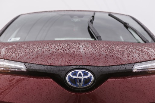 Toyota își ajustează producția și pentru noiembrie și își reduce pentru prima dată ținta pentru acest an