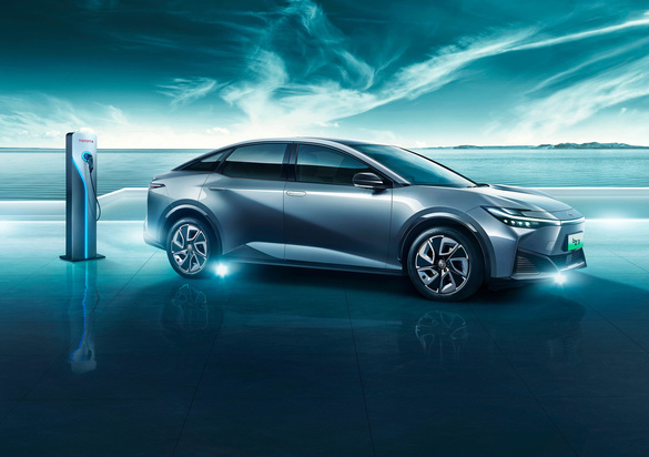 FOTO Toyota prezintă al doilea automobil electric din seria bZ, construit cu ajutorul chinezilor