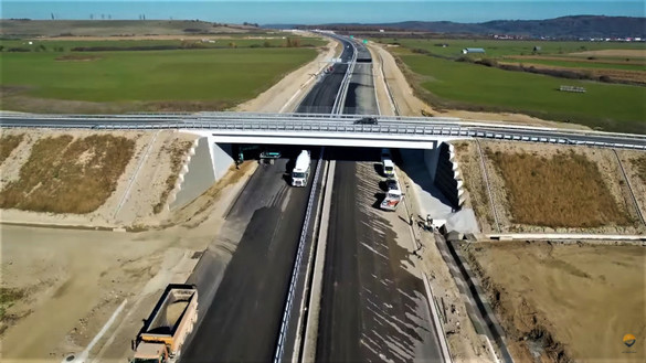 FOTO Cum arată primii 13 kilometri de pe Autostrada Sibiu-Pitești pe care s-ar putea circula din decembrie