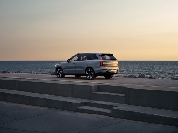 VIDEO & FOTO Volvo a prezentat în premieră noul model EX90, „cel mai sigur Volvo din istorie”, echipat cu un „câmp invizibil de protecție”