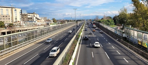 Italia va vota împotriva planului UE de a interzice vânzarea de automobile noi echipate cu motoare termice