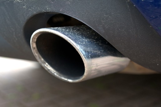 Momentul istoric privind interzicerea vânzărilor de automobile noi care emit dioxid de carbon, blocat după presiuni
