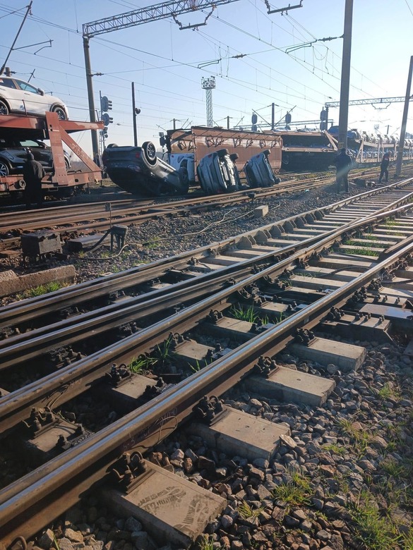 VIDEO & FOTO Guvernul începe să evalueze angajații CFR după accidentul feroviar din Teleorman, cu mașini Ford căzute din tren