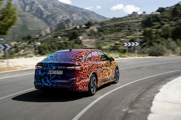FOTO Volkswagen a finalizat testele cu ID.7, numit și „Passatul electric”. Când va fi lansarea