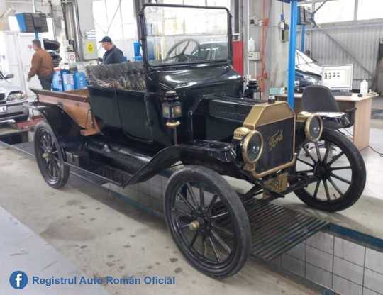 FOTO Ford din 1914 dus la verificări, la Registrul Auto Român