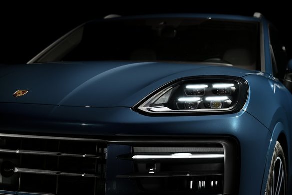 FOTO Prima imagine cu noul Porsche Cayenne dezvăluie farurile similare cu Taycan. A fost anunțat locul premierei mondiale