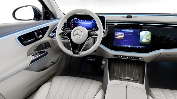 FOTO Mercedes a dezvăluit noul E Class, cu un design complet nou, motor PHEV și afișaj MBUX
