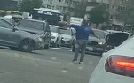 VIDEO Un bărbat a dirijat circulația într-o intersecție foarte aglomerată din Constanța. Ce spune Poliția