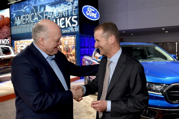 Foștii CEO, Jim Hacket și Herbert Diess, care au semnat parteneriatul dintre Ford și VW