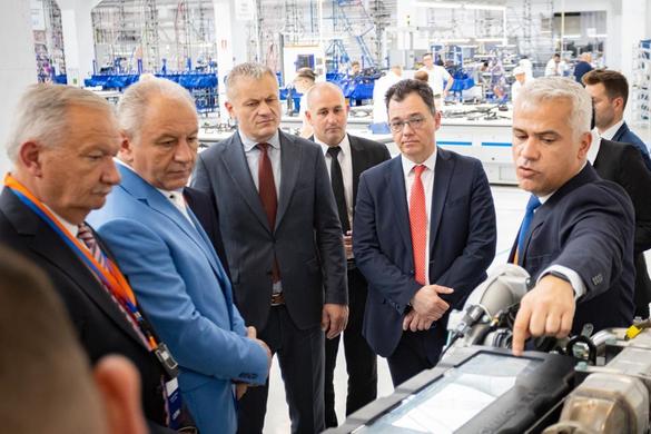 FOTO Grupul Leoni, preluat recent de miliardarul austriac Stefan Pierer, deschide o nouă fabrică în România