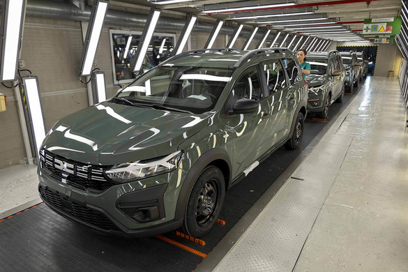 VIDEO & FOTO Cum arată uzina Dacia înainte de startul producției noului Duster
