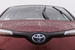 Toyota a făcut o descoperire care îi permite reducerea la jumătate a greutății, dimensiunii și costului bateriilor pentru vehicule electrice