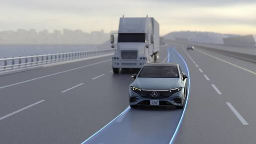 Mercedes-Benz introduce funcția „Schimbare automată a benzii”