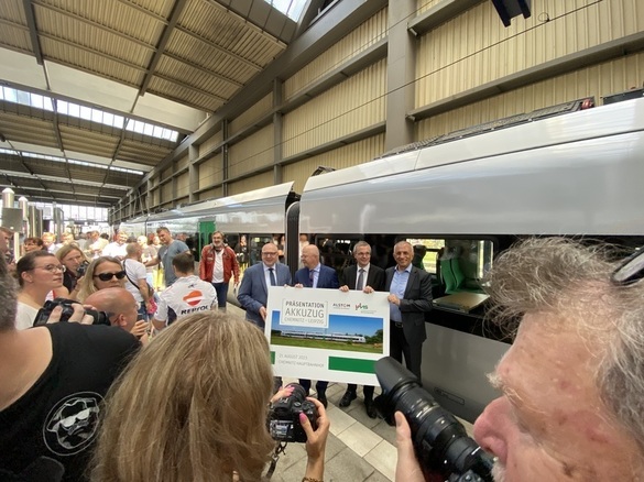 FOTO Alstom a prezentat primul tren Coradia Continental alimentat cu baterii, care are o autonomie de până la 120 de kilometri