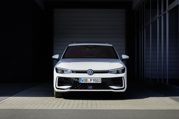 FOTO Volkswagen a dezvăluit noua generație Passat, inspirată de noul ID.7