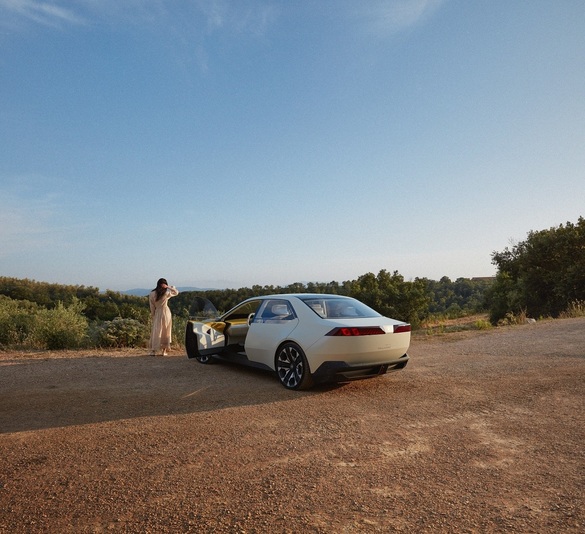 FOTO & VIDEO BMW a prezentat în premieră conceptul Neue Klasse, care anunță noua generație de mașini electrice