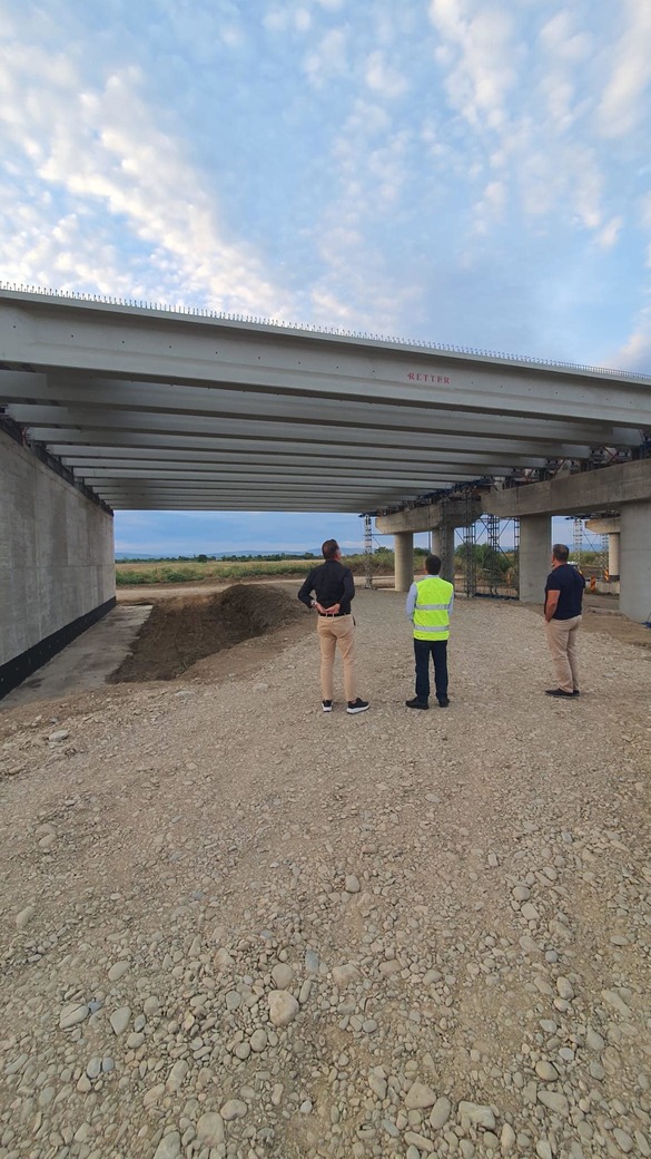 FOTO Primele grinzi au fost montate pe Autostrada Moldovei