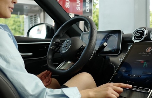 Mercedes introduce plata carburanților cu amprenta pe display-ul mașinii