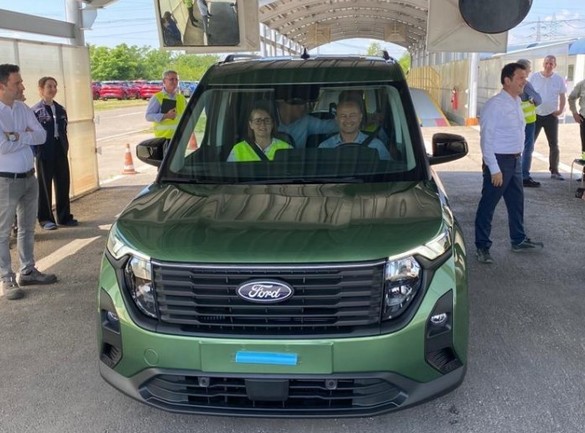 FOTO - ANUNȚ Ford Transit Courier 