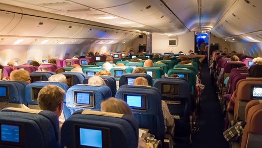 O companie aeriană introduce zone ”fără copii” în avioanele sale 